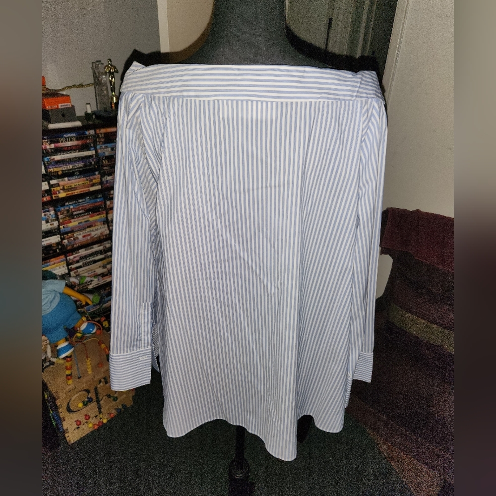Button down off shoulder top - Picture 4 of 6